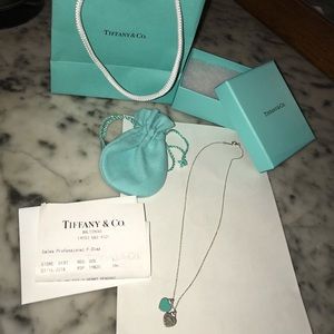 RETURN TO TIFFANY®
Mini Double Heart Tag
Pendant